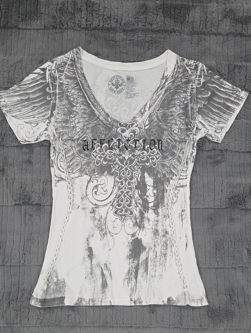 Affliction White and Gray Graphic V-Neck Tee with Angel Wing and Cross